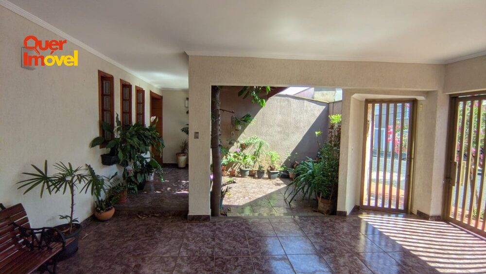 Casa, 4 quartos, 215 m² - Foto 1