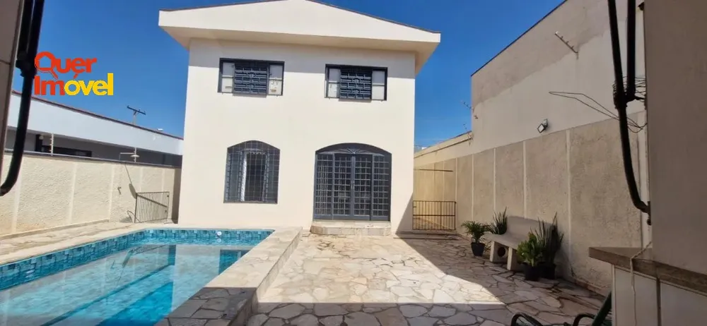 Casa, 4 quartos, 249 m² - Foto 1