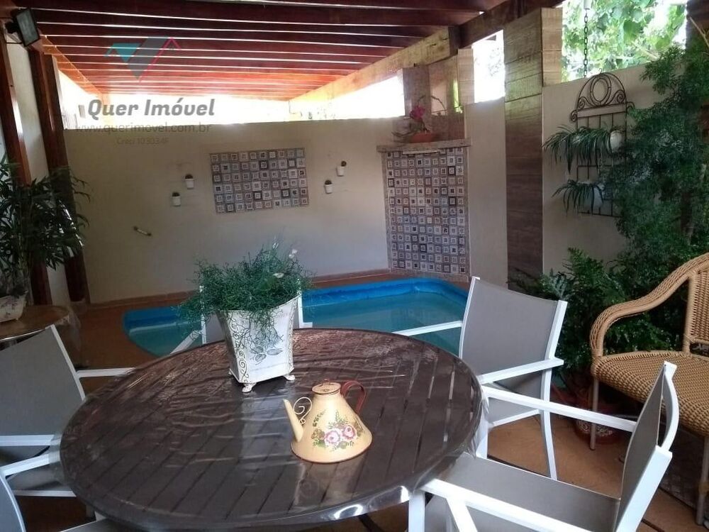 Casa de Condomínio à venda com 4 quartos, 320m² - Foto 1