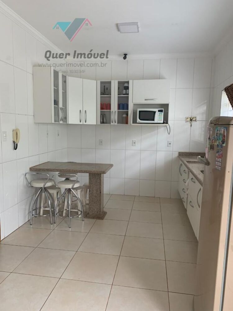 Casa à venda com 3 quartos, 240m² - Foto 2