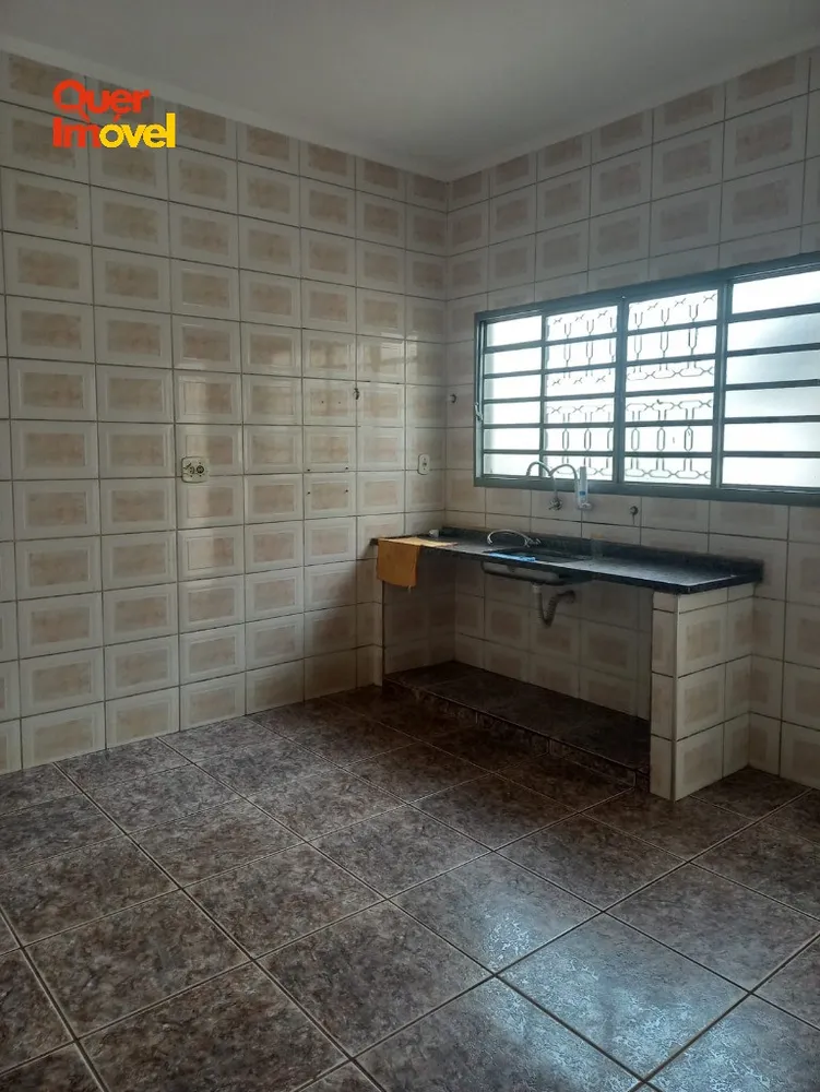 Casa, 4 quartos, 242 m² - Foto 2