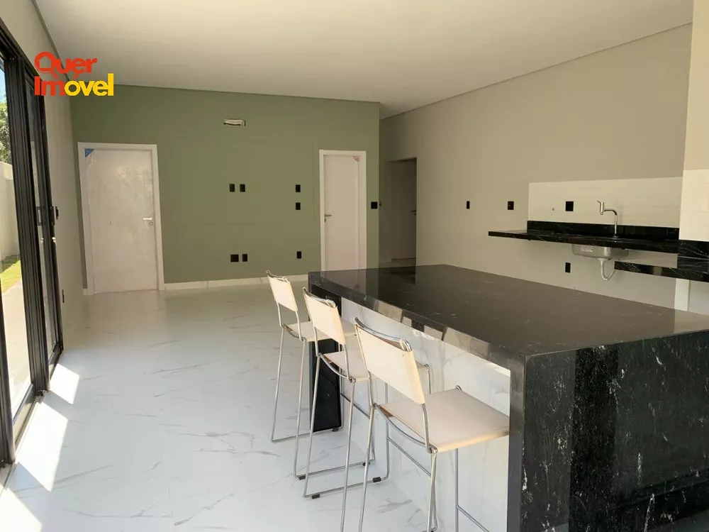 Casa de Condomínio à venda com 3 quartos, 250m² - Foto 2