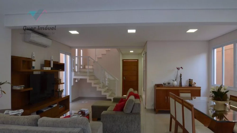 Casa de Condomínio à venda com 3 quartos, 210m² - Foto 2