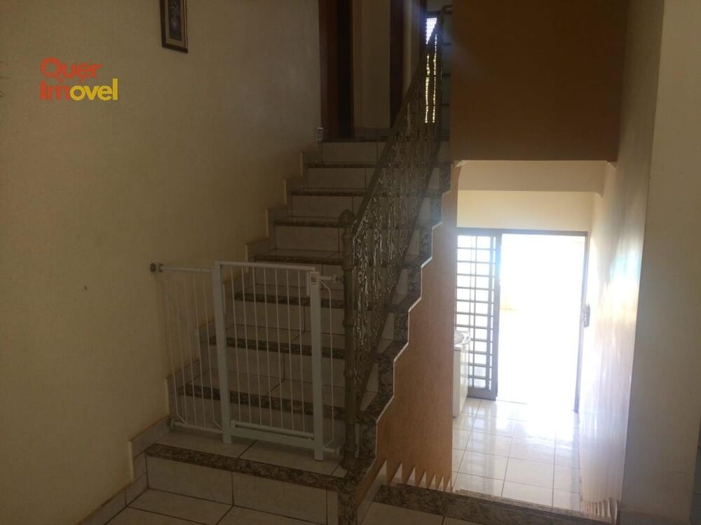 Casa à venda com 3 quartos, 249m² - Foto 1