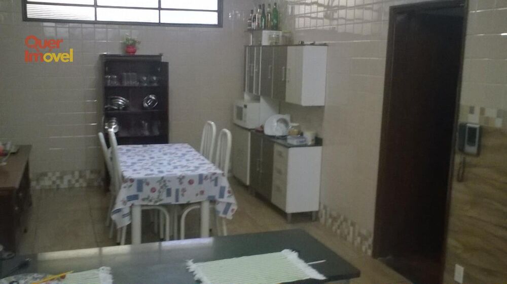 Casa, 3 quartos, 300 m² - Foto 1