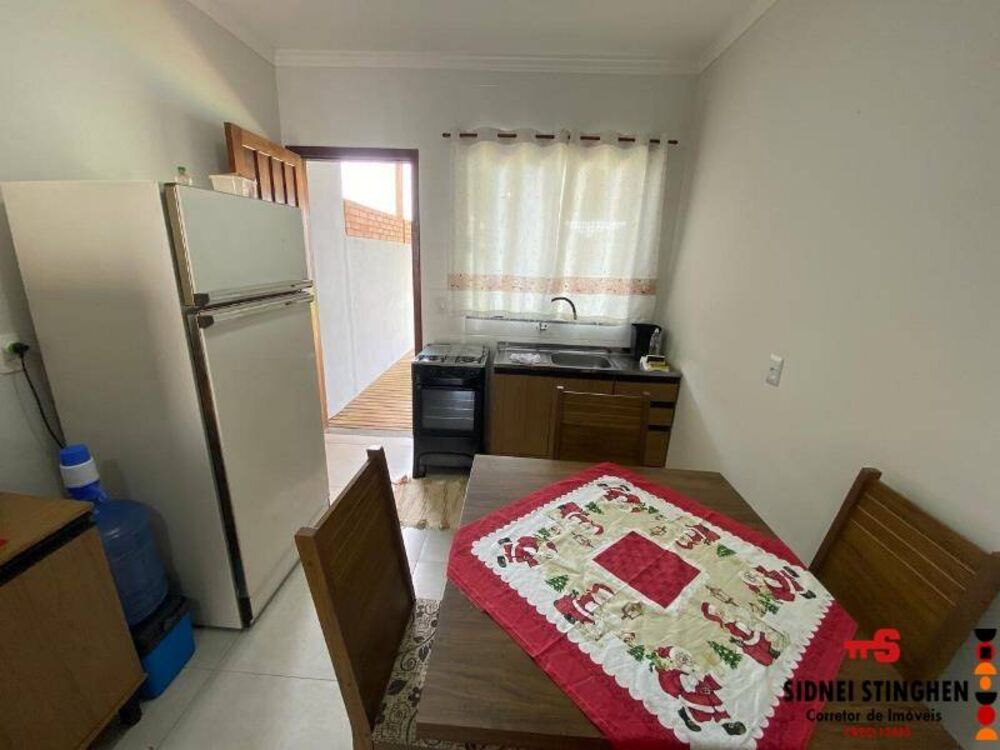 Casa à venda com 2 quartos, 58m² - Foto 2