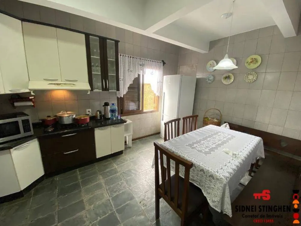 Casa, 5 quartos, 230 m² - Foto 2