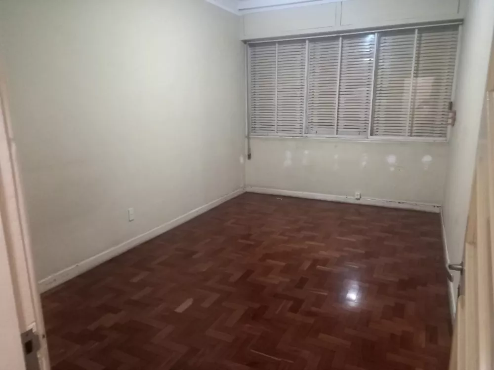 Apartamento à venda com 2 quartos, 70m² - Foto 2