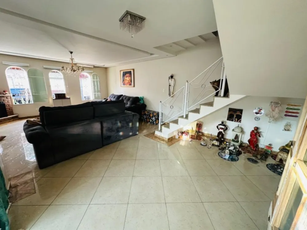Casa, 3 quartos, 226 m² - Foto 1