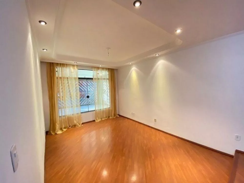 Casa à venda com 3 quartos, 176m² - Foto 2