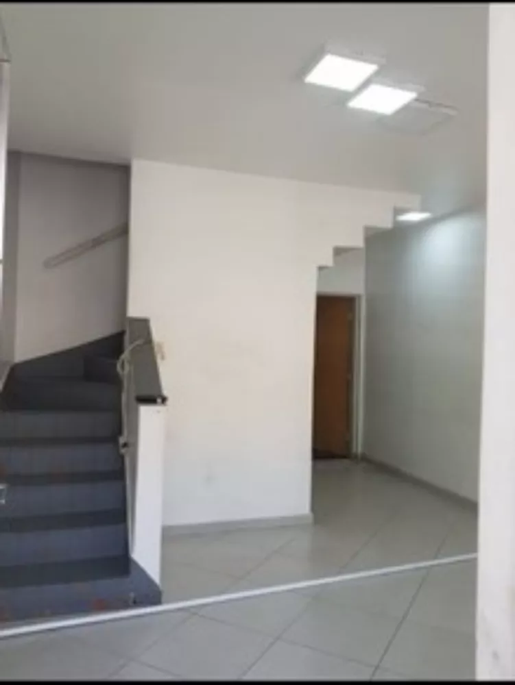 Casa à venda com 4 quartos, 100m² - Foto 1