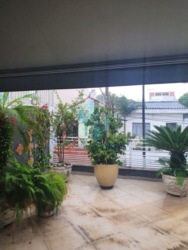 Casa à venda com 3 quartos, 220m² - Foto 1