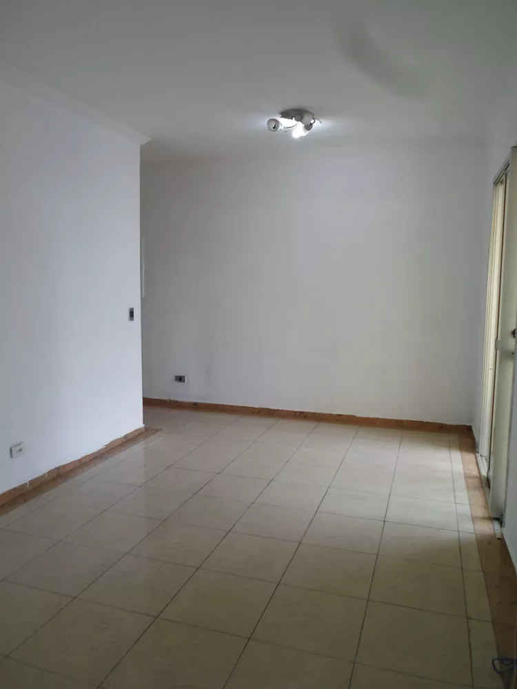 Apartamento à venda com 3 quartos, 70m² - Foto 2