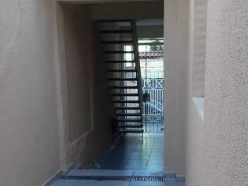 Casa à venda com 3 quartos, 240m² - Foto 4