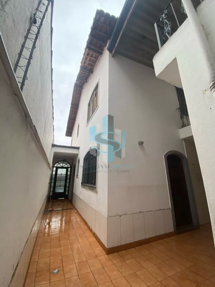 Casa à venda com 4 quartos, 140m² - Foto 1