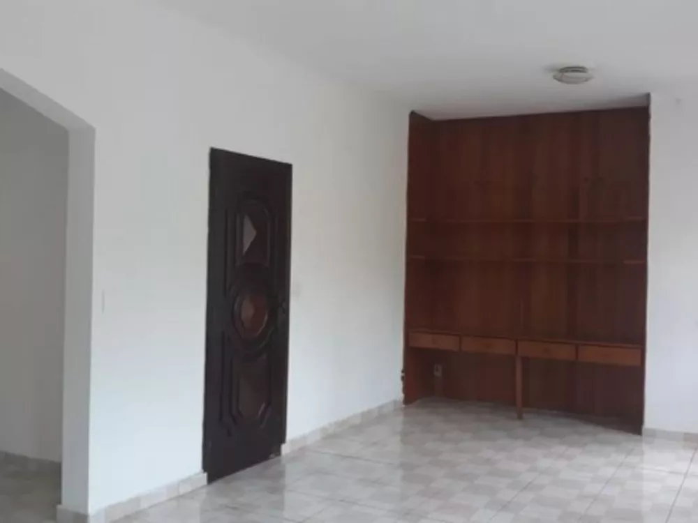 Casa à venda com 3 quartos, 241m² - Foto 5