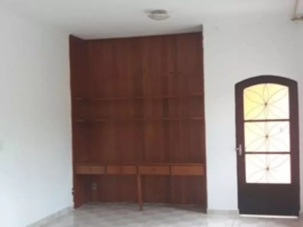 Casa à venda com 3 quartos, 241m² - Foto 7