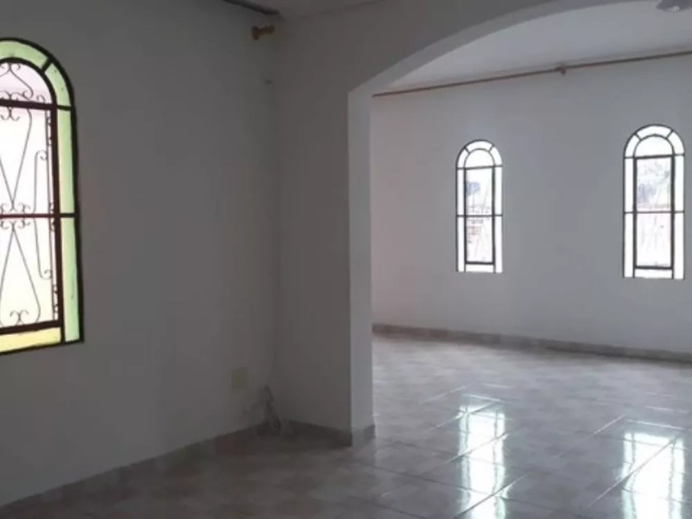 Casa à venda com 3 quartos, 241m² - Foto 2