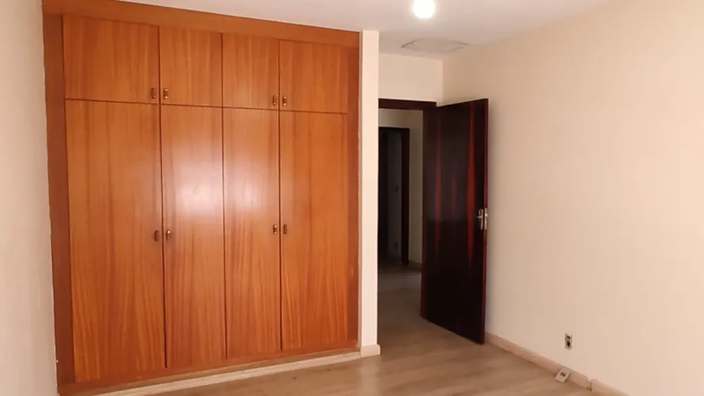 Casa, 3 quartos, 214 m² - Foto 2