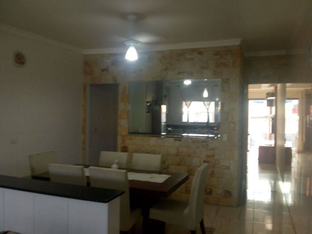 Casa, 3 quartos, 204 m² - Foto 1