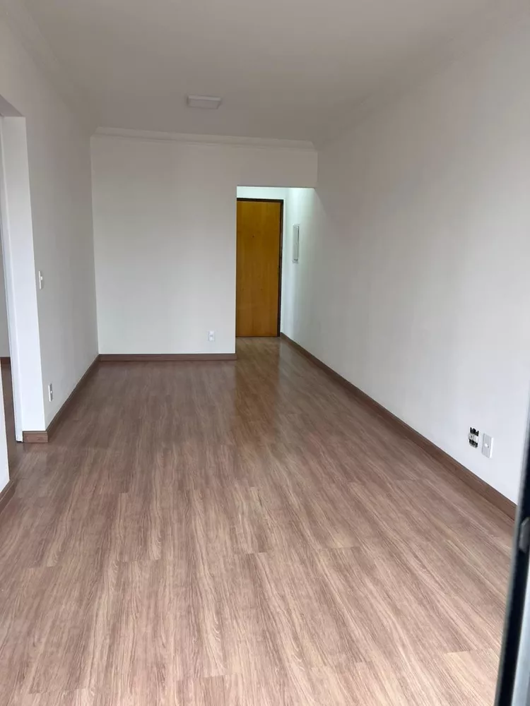 Apartamento à venda com 2 quartos, 64m² - Foto 2