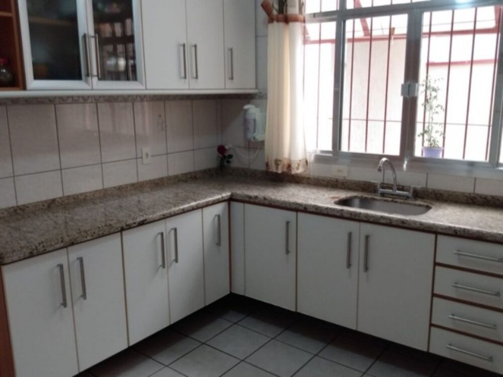 Casa à venda com 4 quartos, 186m² - Foto 1