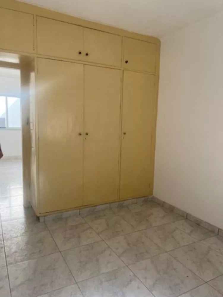 Apartamento à venda com 2 quartos, 70m² - Foto 2