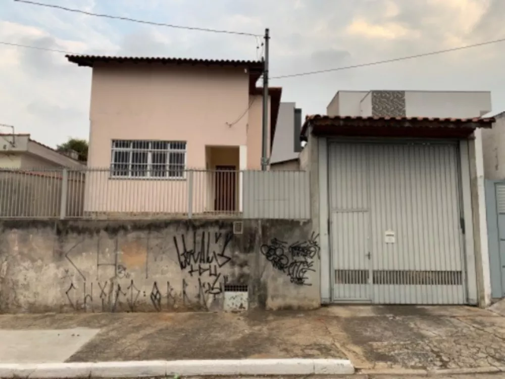 Casa à venda com 3 quartos, 192m² - Foto 1