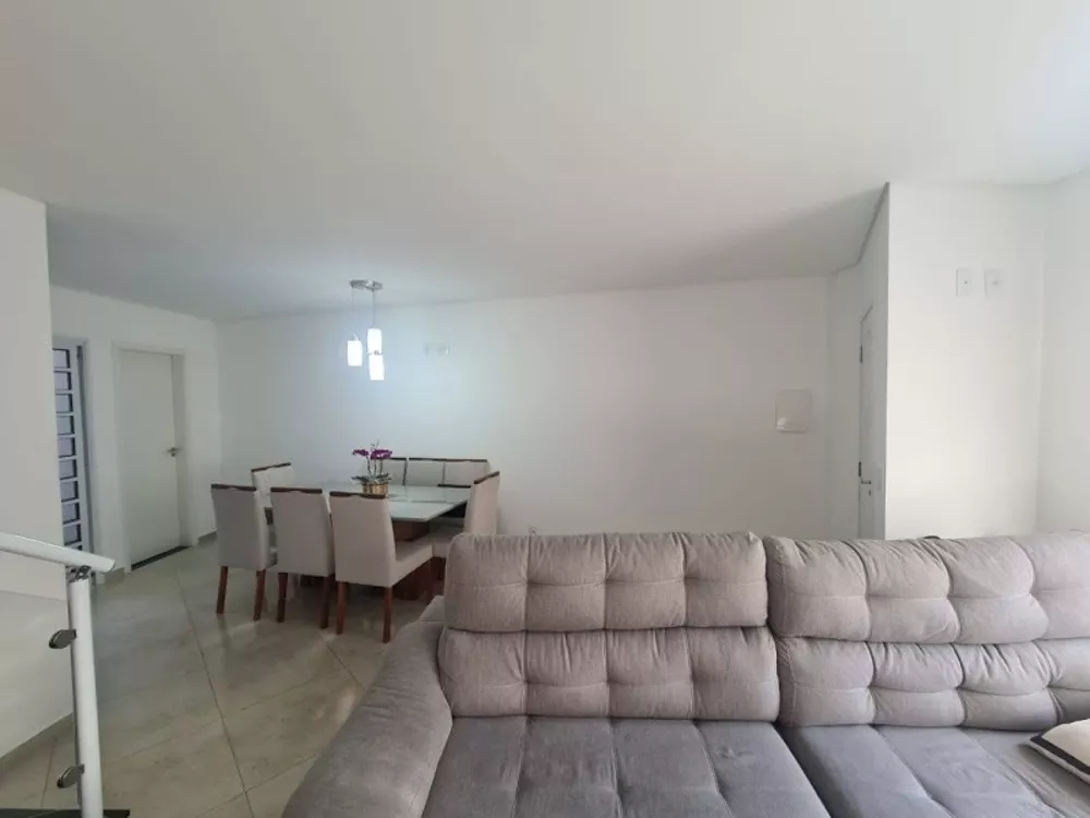 Casa à venda com 3 quartos, 110m² - Foto 1