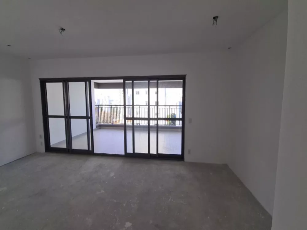 Apartamento à venda com 3 quartos, 159m² - Foto 2