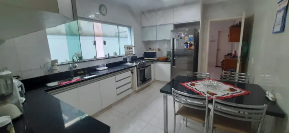 Casa, 4 quartos, 220 m² - Foto 3