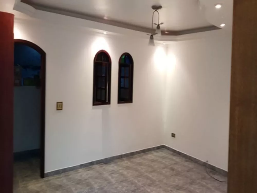 Casa à venda com 3 quartos, 324m² - Foto 2