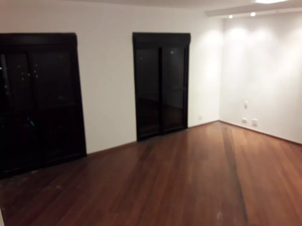 Apartamento para alugar com 3 quartos, 200m² - Foto 11