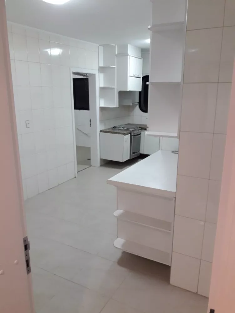 Apartamento para alugar com 3 quartos, 200m² - Foto 18