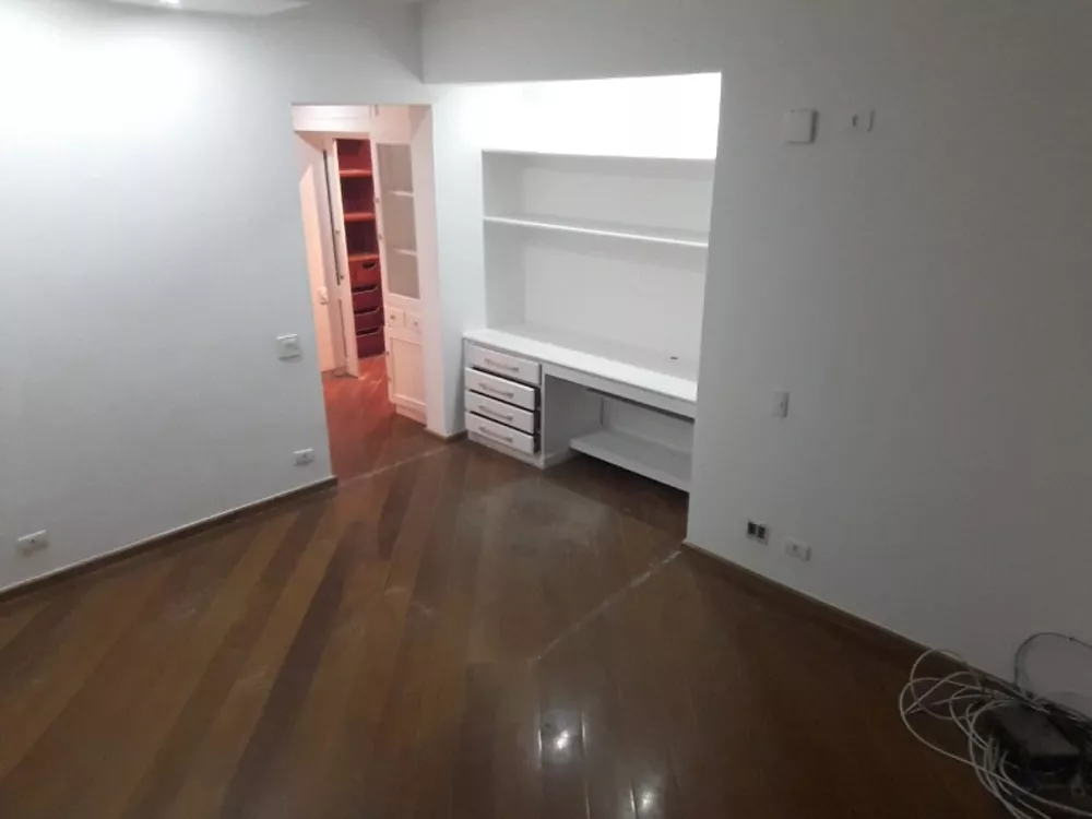 Apartamento para alugar com 3 quartos, 200m² - Foto 2