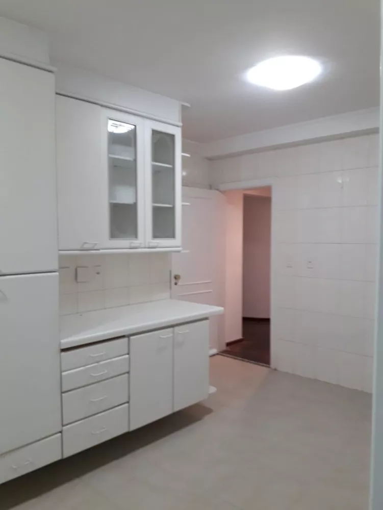 Apartamento para alugar com 3 quartos, 200m² - Foto 20