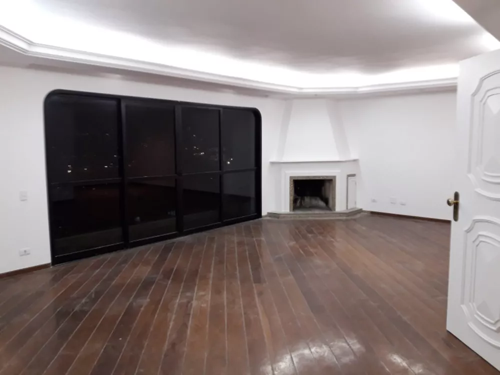 Apartamento para alugar com 3 quartos, 200m² - Foto 4