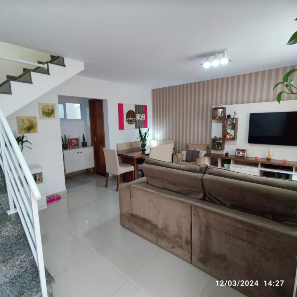 Casa à venda com 2 quartos, 71m² - Foto 6