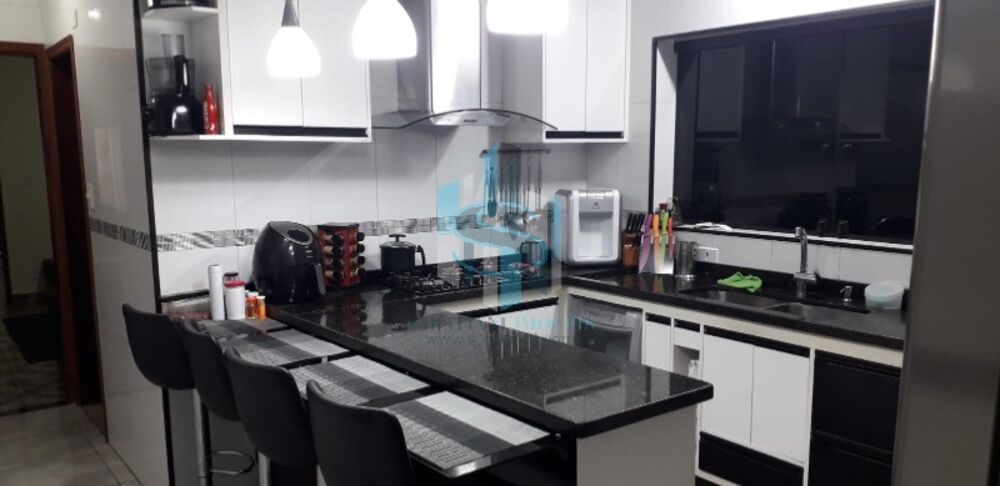 Casa, 3 quartos, 248 m² - Foto 1