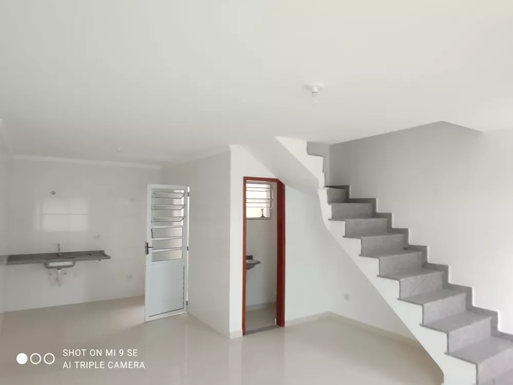 Apartamento à venda com 2 quartos, 70m² - Foto 2