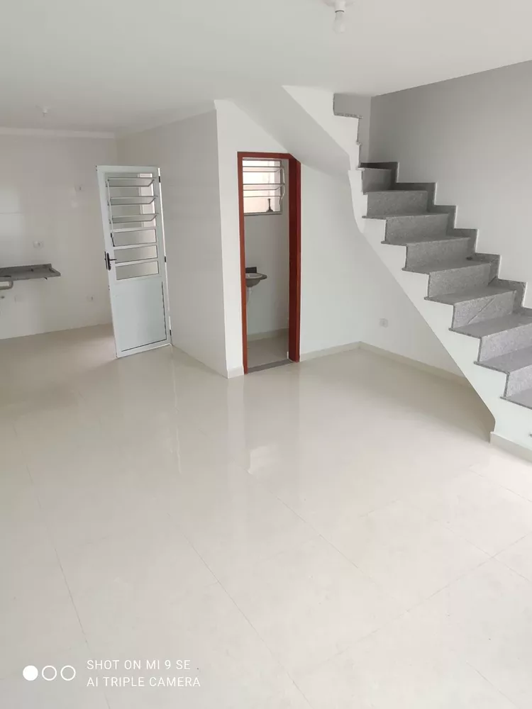 Apartamento à venda com 2 quartos, 70m² - Foto 3