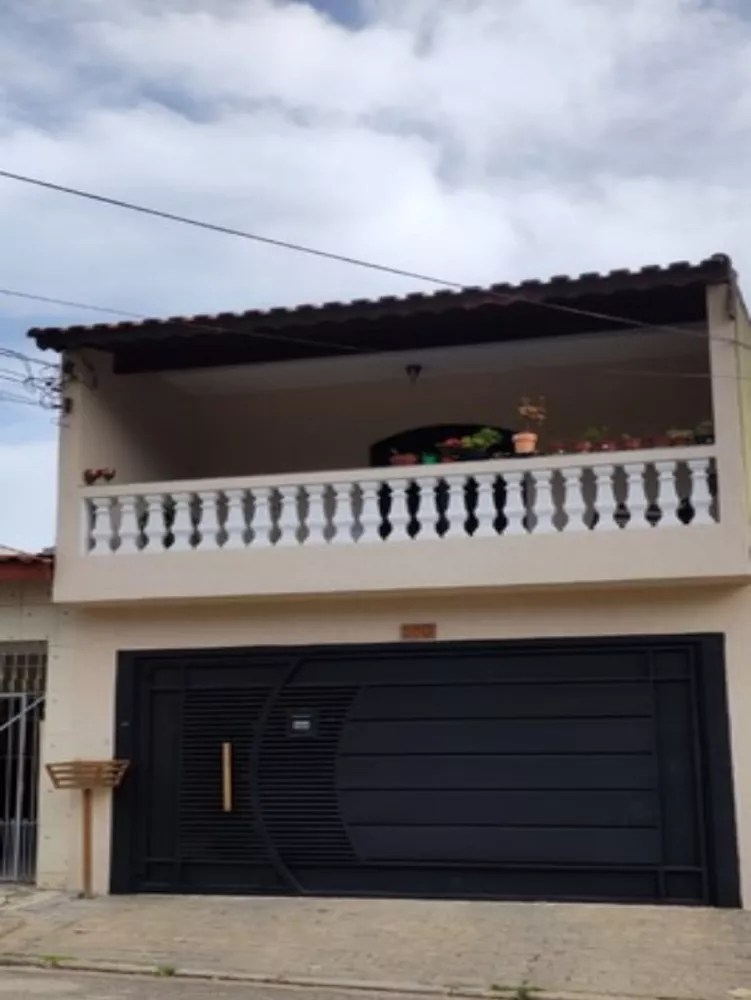 Casa à venda com 3 quartos, 220m² - Foto 1