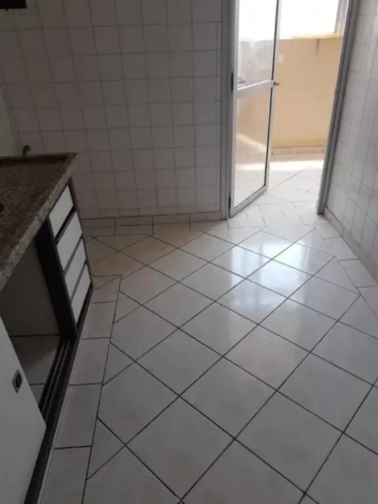 Apartamento à venda com 2 quartos, 68m² - Foto 4