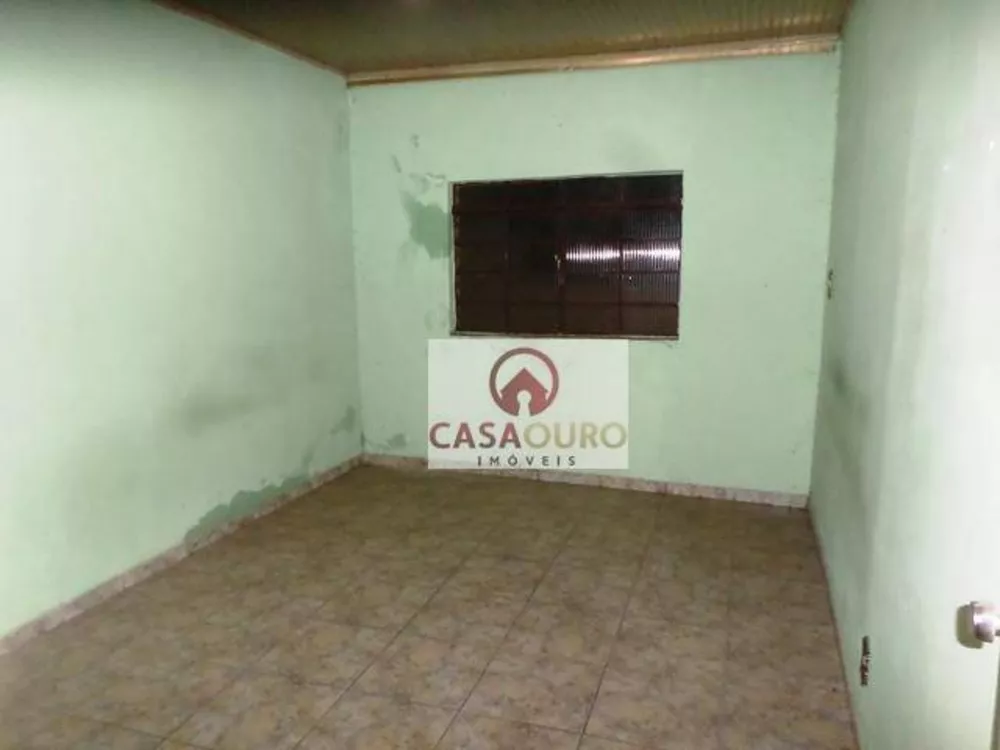 Casa à venda com 4 quartos, 180m² - Foto 2