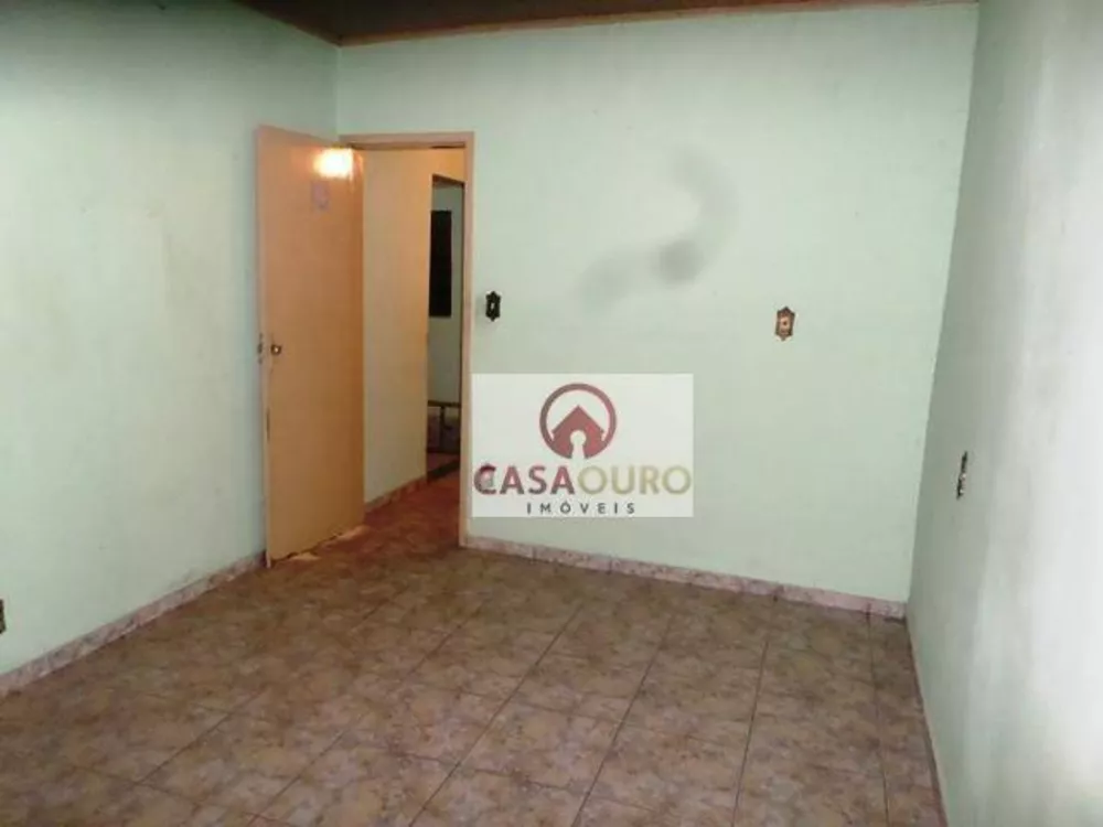 Casa à venda com 4 quartos, 180m² - Foto 1