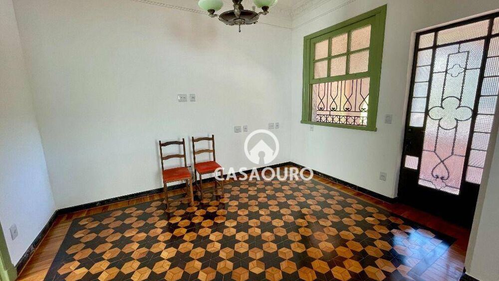 Casa à venda com 4 quartos, 165m² - Foto 1