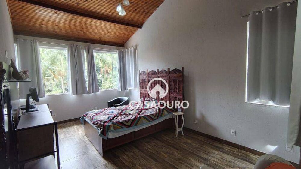 Casa de Condomínio à venda com 4 quartos, 250m² - Foto 3