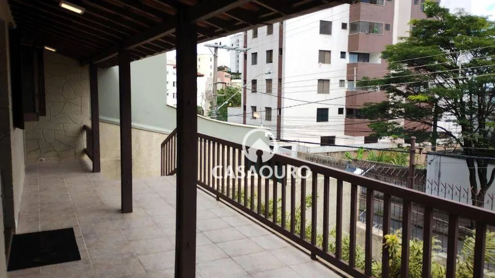 Casa, 6 quartos, 250 m² - Foto 1