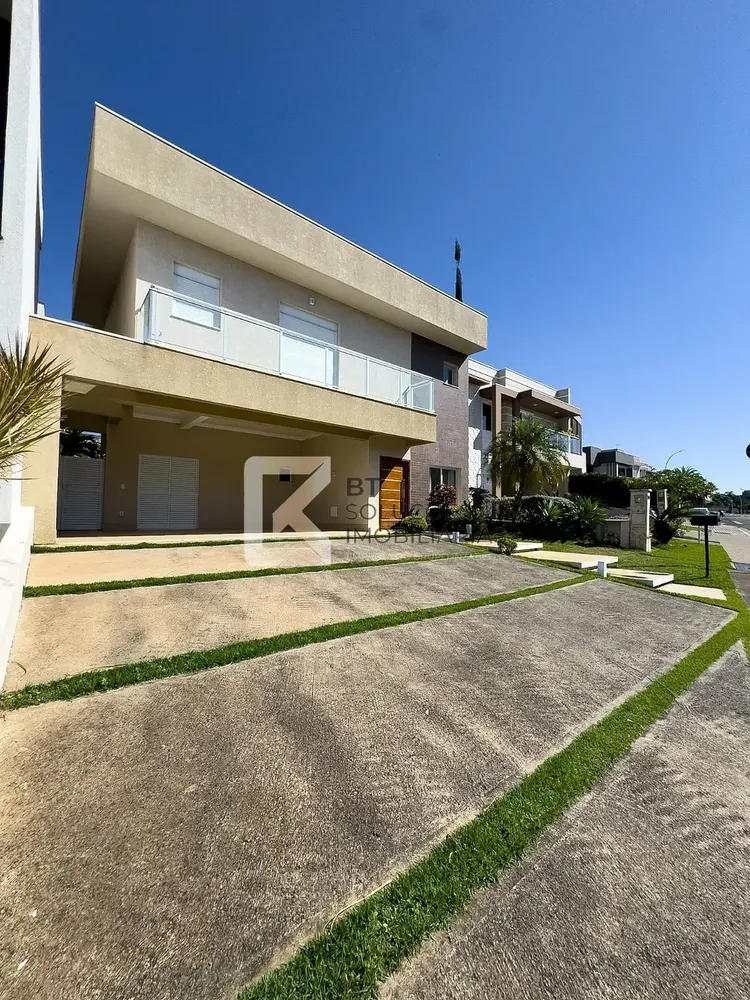 Sobrado, 3 quartos, 295 m² - Foto 1