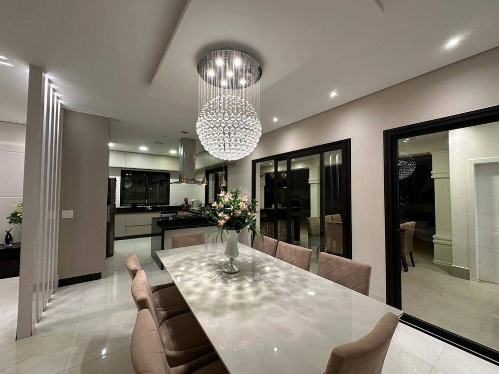 Casa à venda com 3 quartos, 282m² - Foto 2